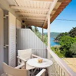 Lithea And By The Sea Apartament