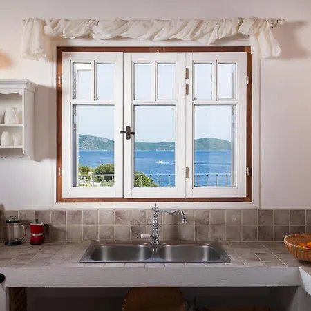 Apartment Lithea And By The Sea