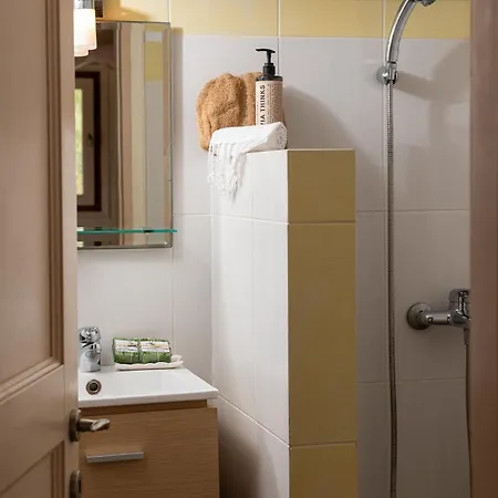 Lithea And By The Sea Daire Agios Petros (Alonissos)