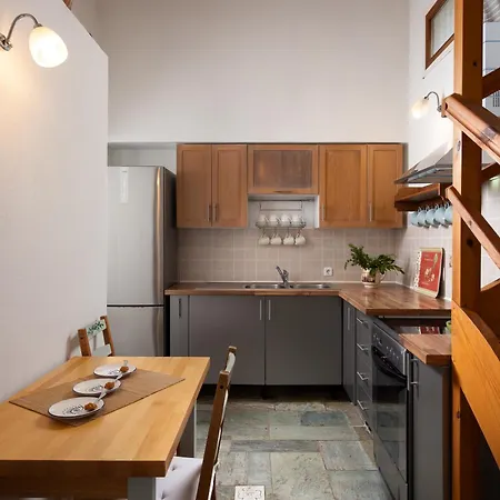 Daire Lithea And By The Sea