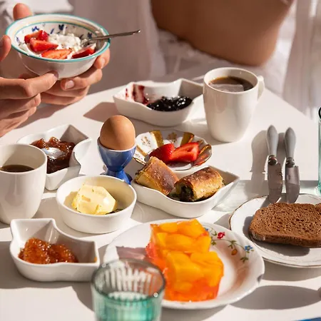 Daire Lithea And By The Sea